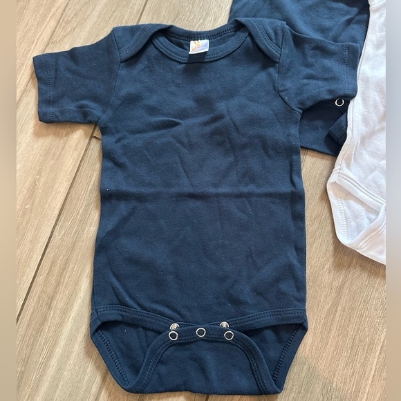 100% cotton onesies, navy blue and white onesies with a matching bib. Brand new. - Picture 2 of 5